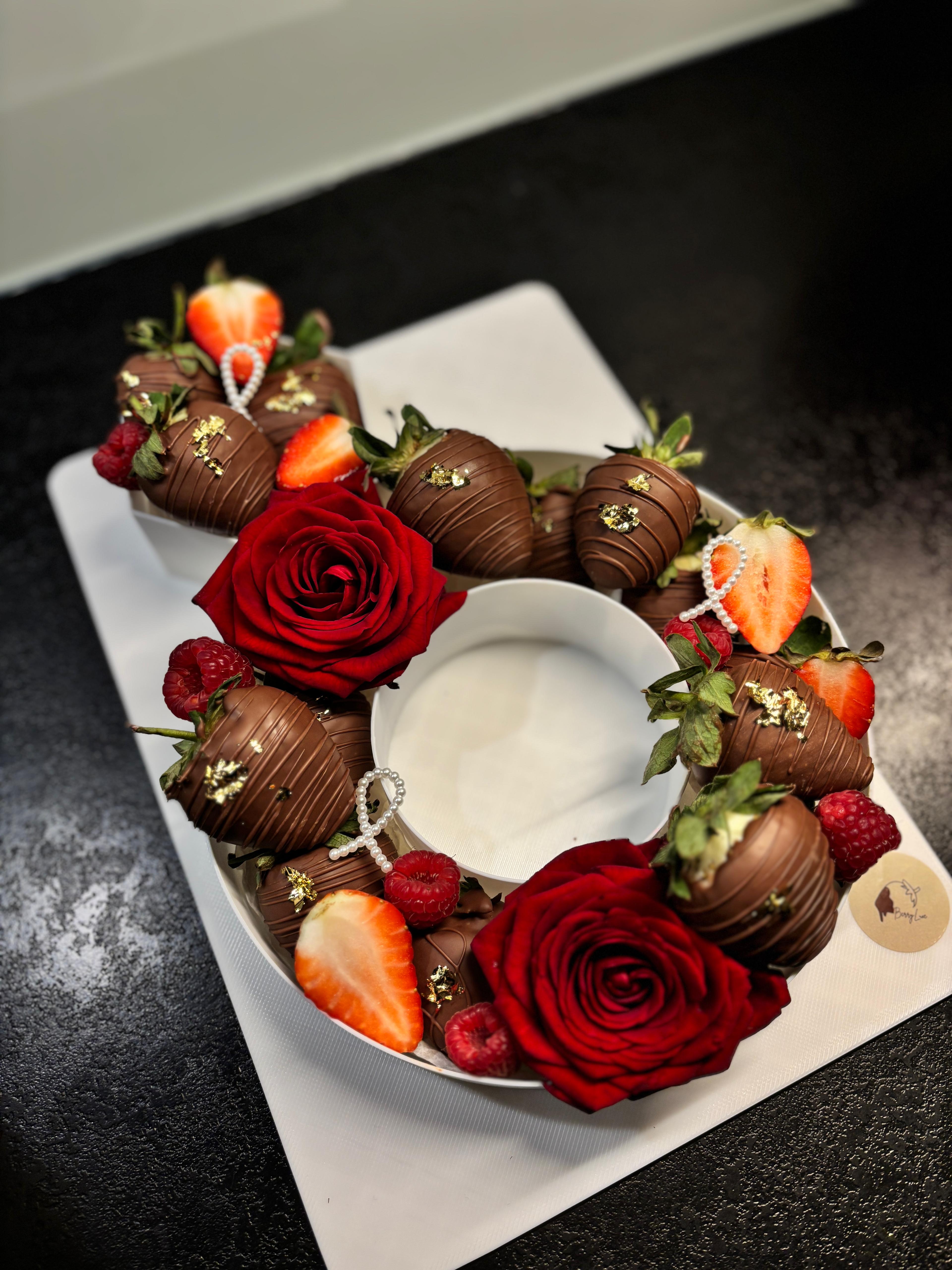 Luxury Strawberry Ring mit Rosen